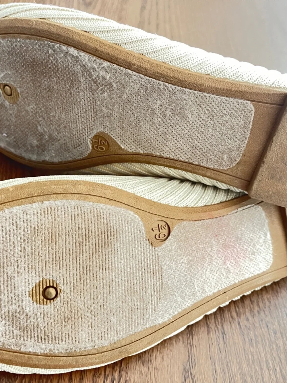 DASKIN Women's Cream Knit Slip-On Ballet Flats